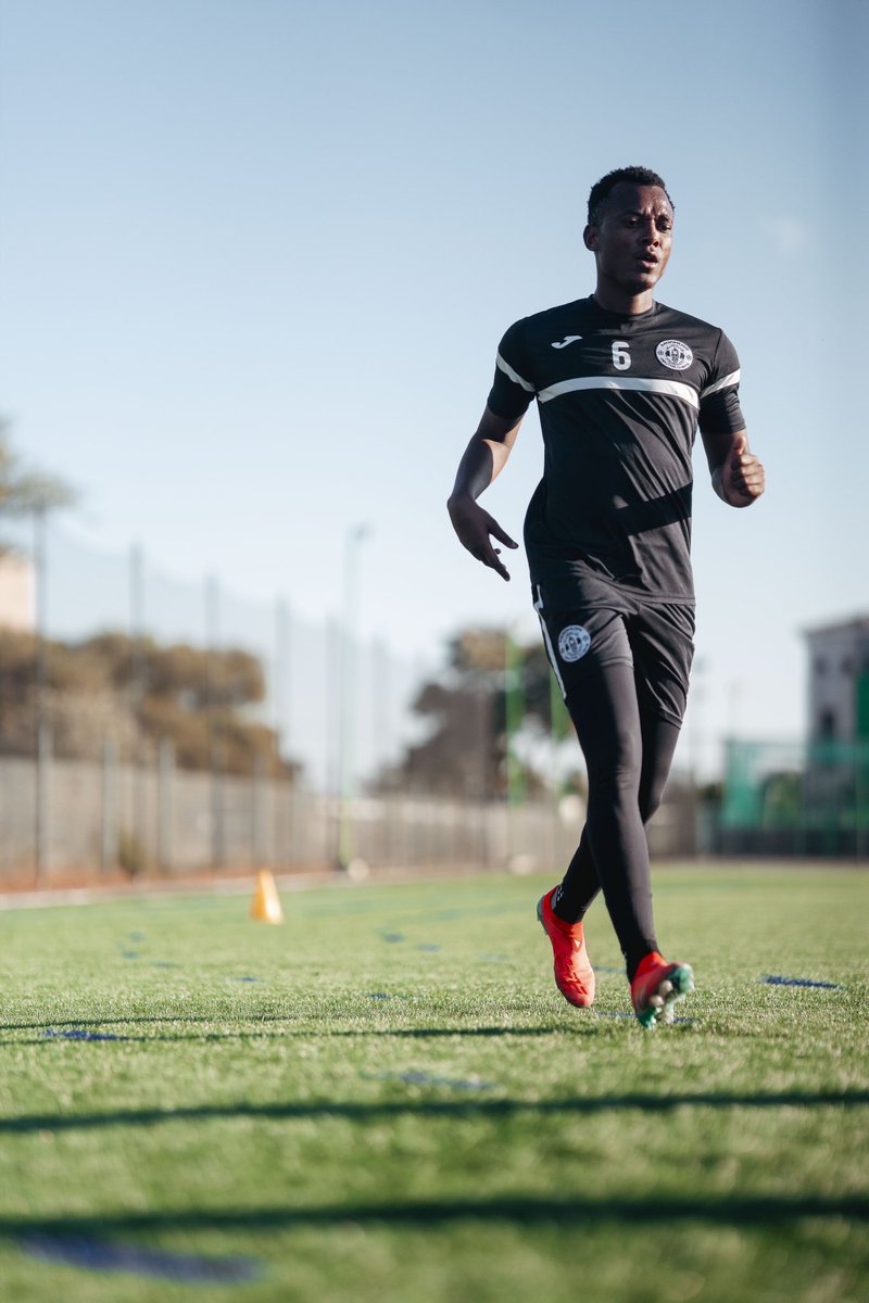 CentreChiefsFC's tweet image. Happy Birthday to our midfield rock, Edson Gavara! ⚪️⚫️🎉 

Wishing you a fantastic year ahead filled with success on and off the pitch. 6️⃣⚽🔥 

#Magosi #HappyBirthday #MidfieldMaestro”