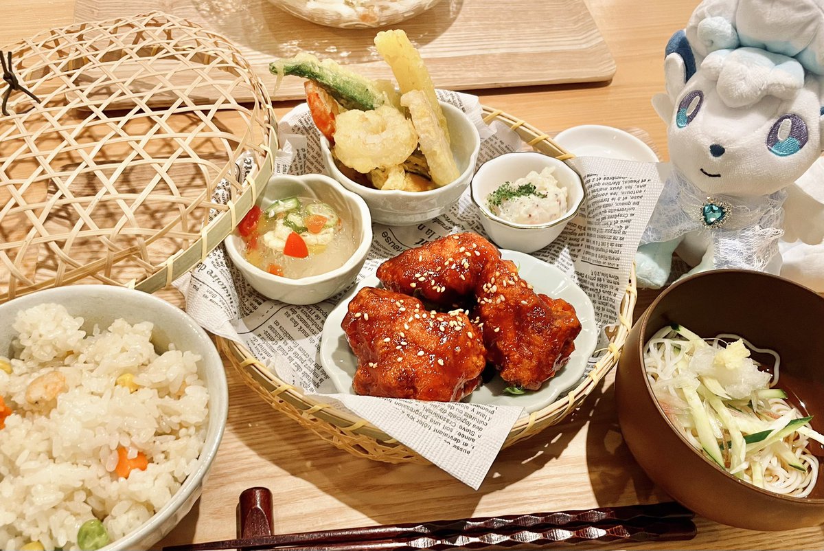 かご御膳豪華だったね🤍

 #ポケぬいもぐもぐ部 #ポケぬいカフェ部  #アローラロコン  #ポケモンfit  #ポケぬいファッション部