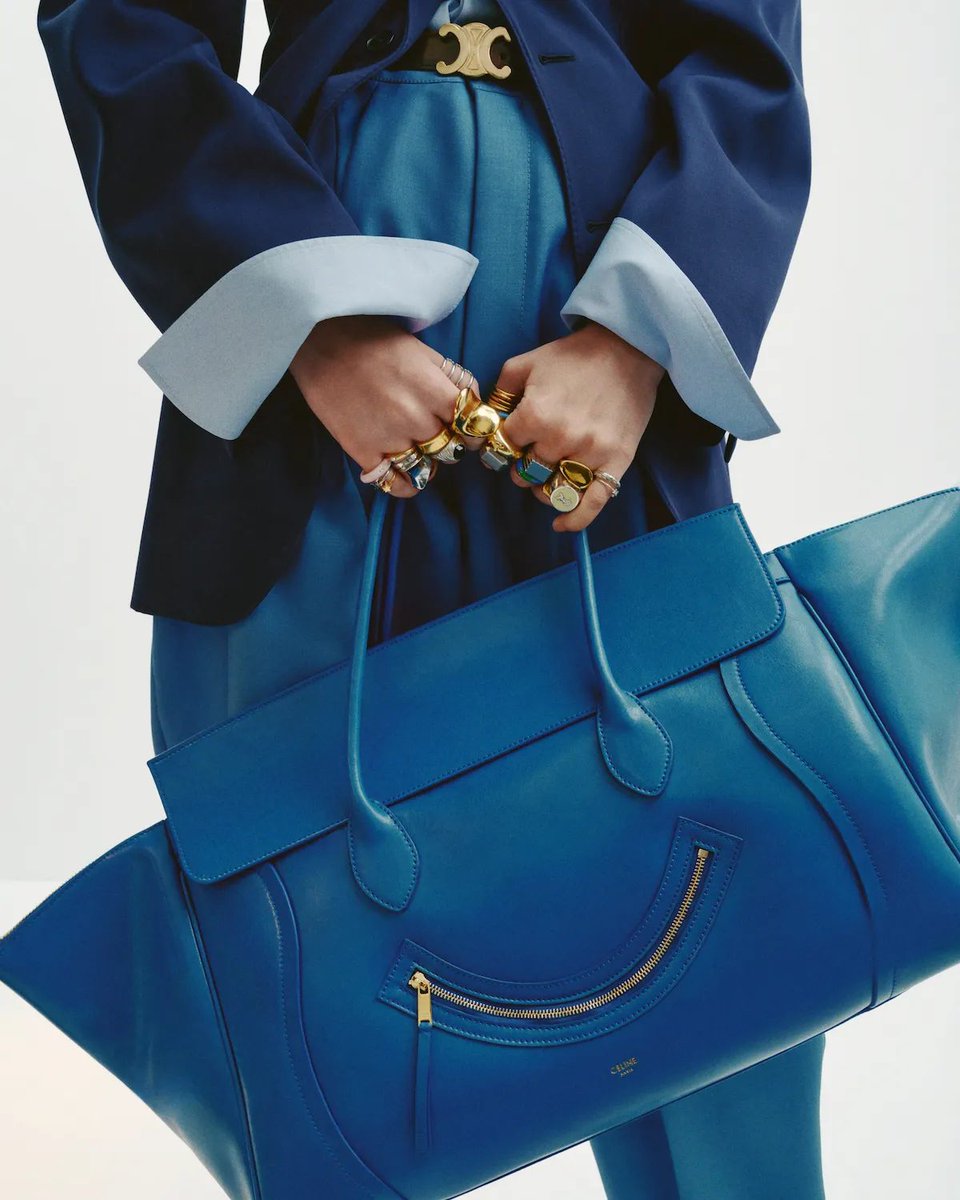 ☆ イオン ☆美品 セリーヌ ロゴエンボス フィービーファイロクラッチ① VOGUE JAPAN on X: 