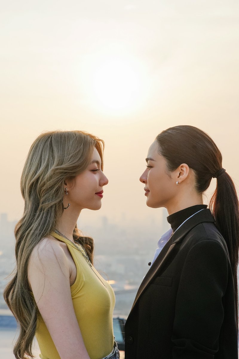 LingOrmCH3's tweet photo. ในซีรีส์ดราม่า แต่นอกซีน 😌

 #เพียงเธอ #OnlyYouTheSeries
☀️ ทุกวันศุกร์ 20.30 น.
🌙ดูทีวีกด33 ดูมือถือกด3Plus

 ย้อนหลังได้ 2 ช่องทาง 
🌍 3Plus Premium ทุกศุกร์ 22.30 น. ดูได้ทั่วโลก ( Eng Sub ) 
✨Netflix

#หลิงออม #LingOrm https://t.co/kN96zIMaQS