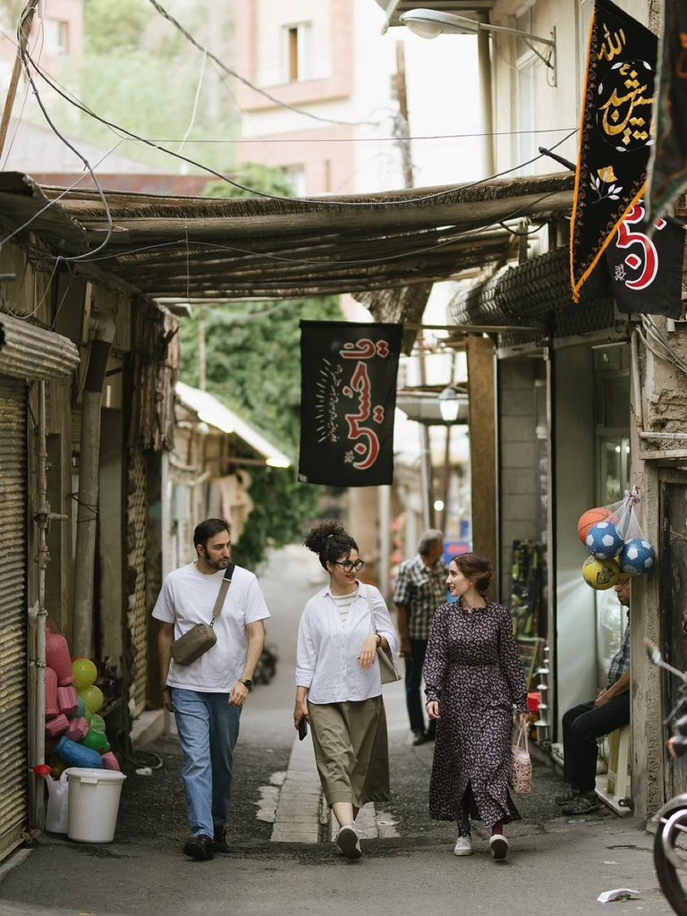 Nooshafarin4's tweet image. توریست خارجی جرات عبور از مرزهای ایرانم نداره چه برسه بیاد تهران .خودتون که احمق هستید خارجی ها رو احمق فرض نکنید.