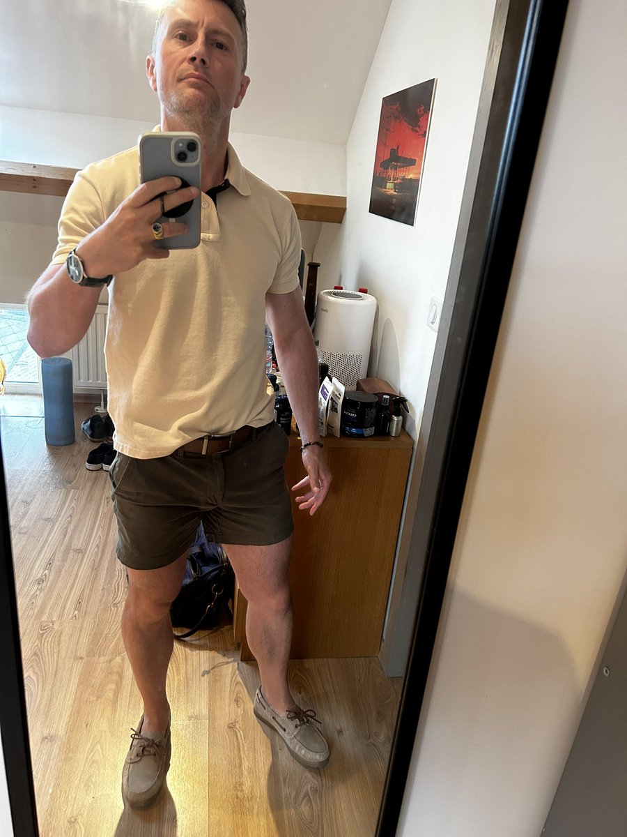 melhael's tweet photo. Not sure if I’m going to the office or joining the Rhodesian bush war. Either way, short means short. https://t.co/OERbXQKWF0