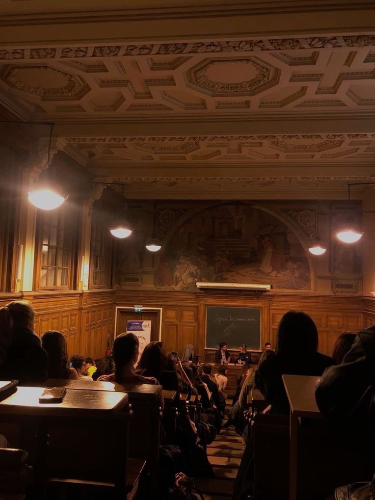 eivanescent's tweet photo. The name is Sienna Brooks.

When I’m not butting heads with Professor Finch or burying my nose in history books, I wait tables and sing on Fridays.

Find me at The Ravens, a coffee shop hidden in the heart of Manhattan. Hey, we also transform into a bar at night. https://t.co/znsUeYbBdz