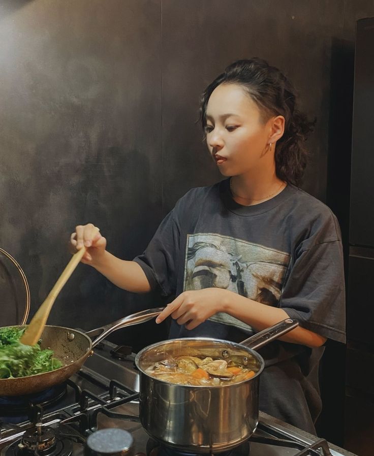 ToniVegetoni's tweet photo. They always say Rin is a great cook. What dish would you like her to make for you? For me, I'd tell her to make the dish she likes the most, and then we'd sit down together to eat while having a good conversation😍
#ATARASHIIGAKKO #新しい学校のリーダーズ #ATARASHIIGAKKOSPAIN #RIN https://t.co/YlR46eTZ8J