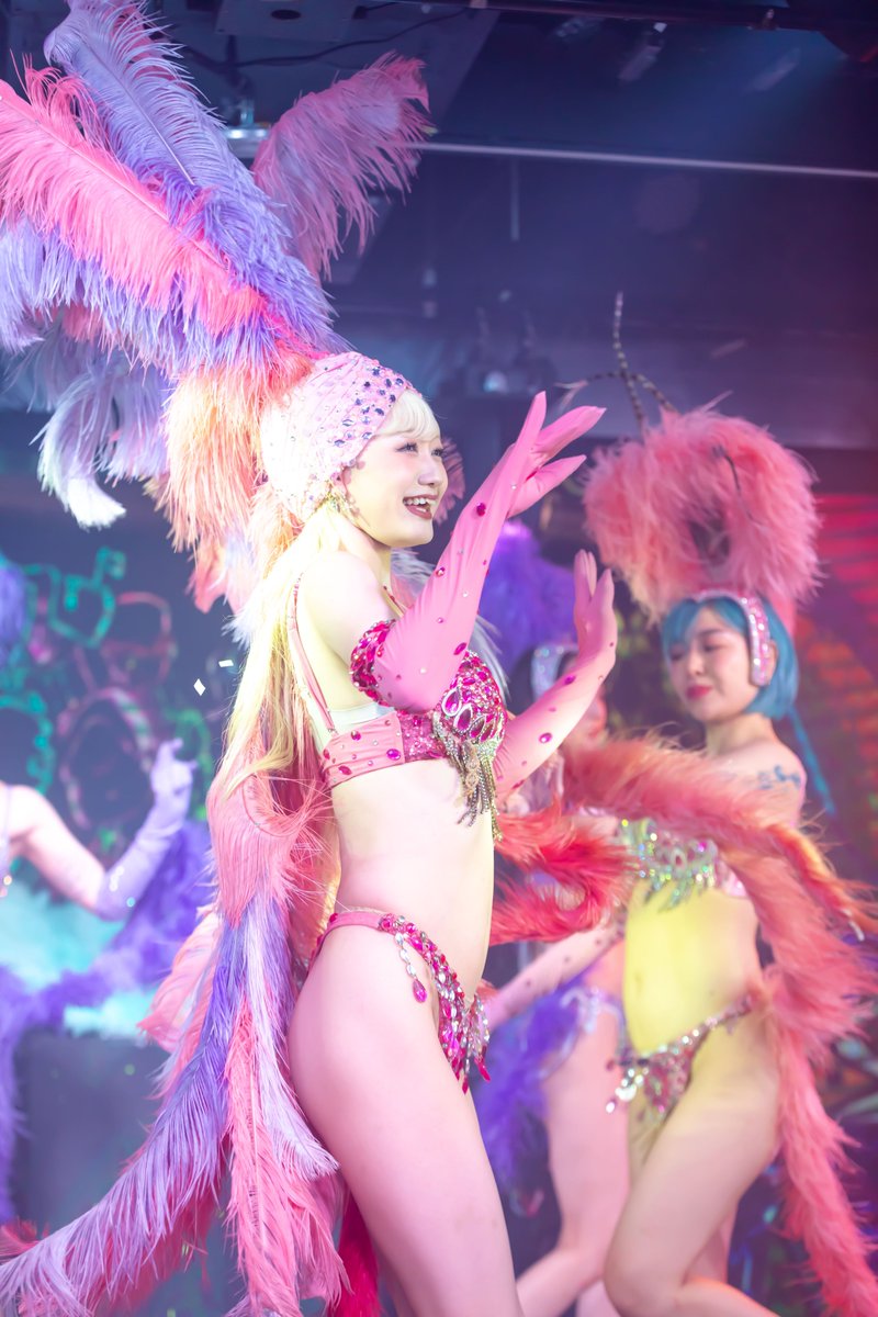 vivalb33's tweet photo. すぱすぱでは終演を迎えてしまう『サンバ』
シンプルに衣装が煌びやかで笑顔が満載で写真撮るならこの演目が一番好きかもしれない
やっぱり笑顔っていいよねー

@karen_partyon
#パリオン 
#すぱすぱ 
#指先まで綺麗なアーティスト
#踊る絵画 https://t.co/U9vDlLSBTZ