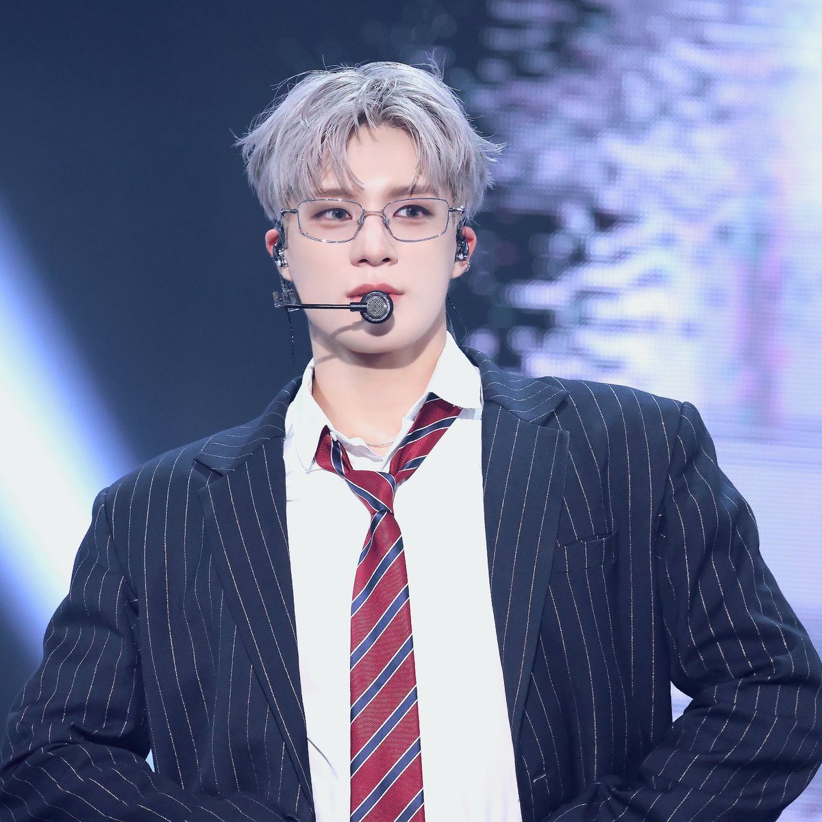 zlzhhh2's tweet image. 안경제노 🫶🏻😽