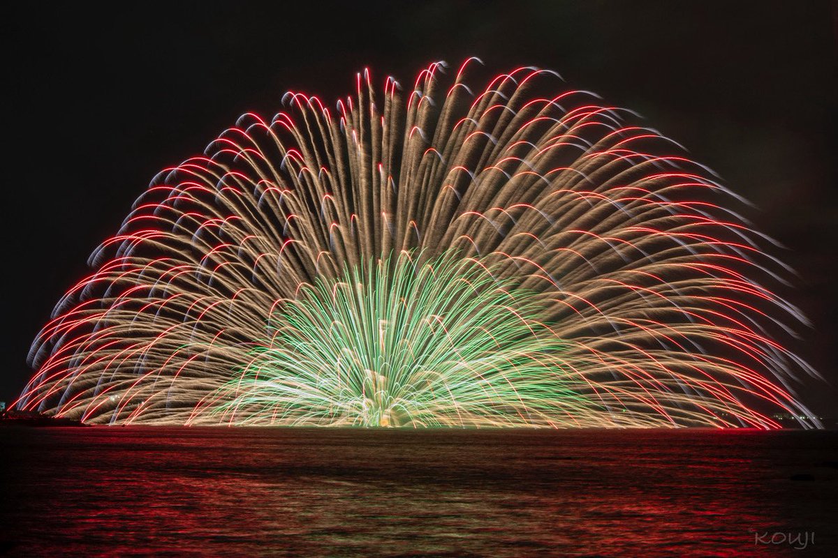 第43回三国花火大会
2025.08.11
天気予報は絶望的でしたが
☔もフィナーレ直前までもってくれて花火が見れ良かった🤗
#花火
#三国花火大会
#坂井市
#福井県