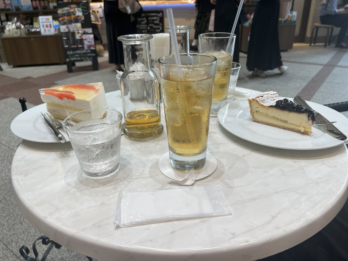 ghost224121's tweet photo. ルミネで休憩中 https://t.co/hkwPEJmk0q