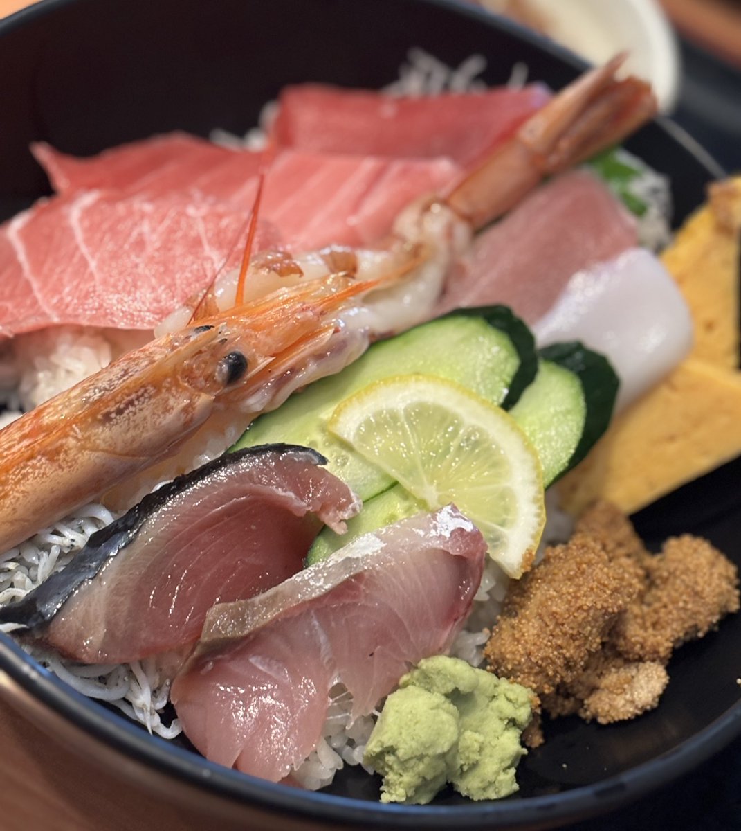 2021_bell's tweet photo. こんにちは🤍
夏のお出掛けしてきました🌻

三浦半島の三崎港で朝市🐟海鮮丼🍣
みさきドーナツ🍩など🦋✨ https://t.co/0cmENV9oDn