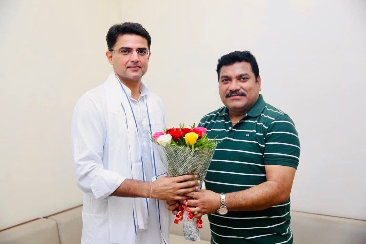 चाकसू के पूर्व विधायक वेद प्रकाश सोलंकी जी को जन्मदिन की अनंत शुभकामनाएं।

आने वाला वर्ष आपके जीवन में अपार सफलता और ढेर सारी खुशियां लेकर आए।
<a href="/Ved_Solanki1/">Ved Prakash Solanki</a>