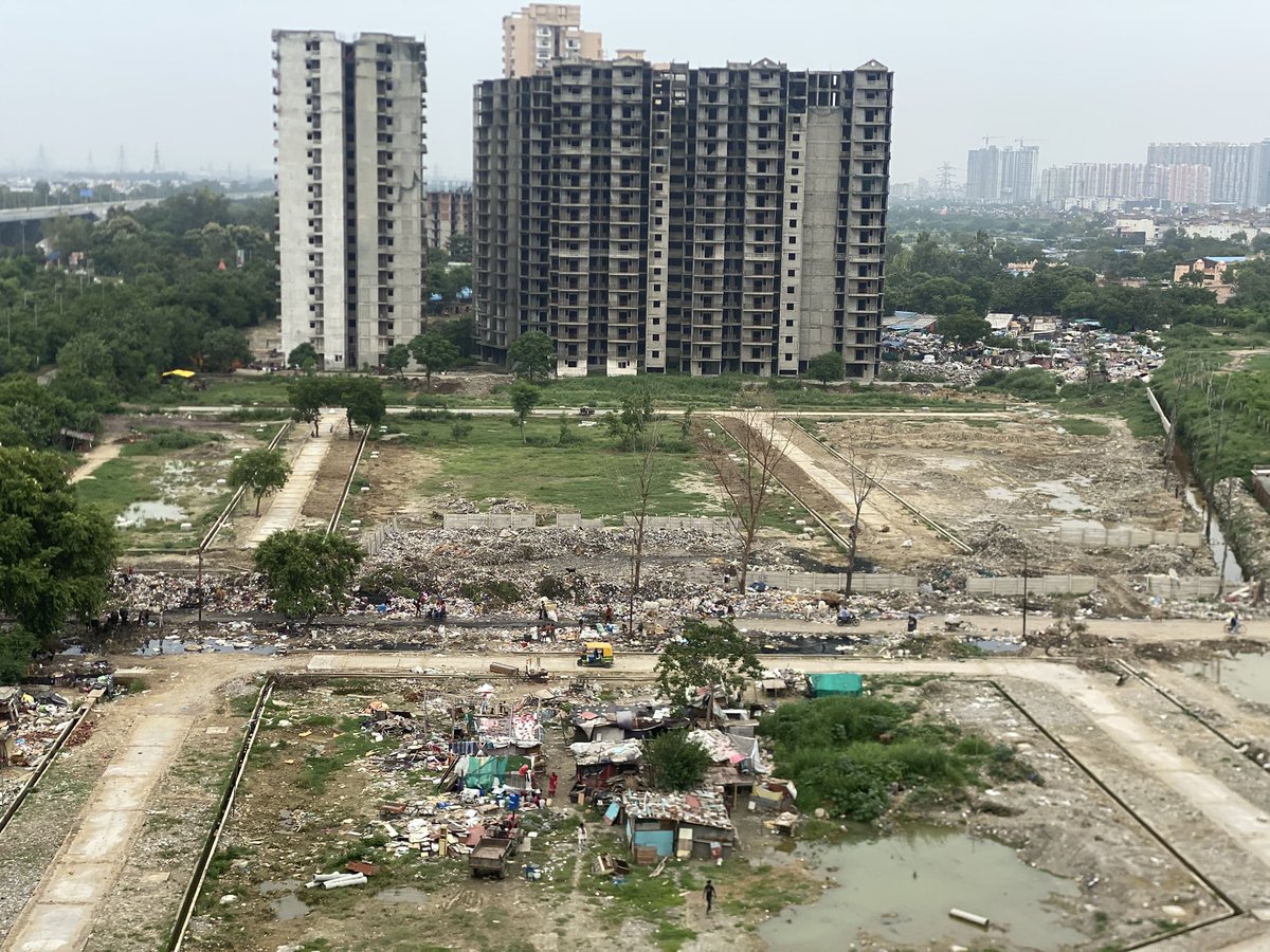 Pikachu96681694's tweet photo. @ISSHAHARKASACH @iamsuraj27 @dm_ghaziabad Abhi bhi wahi haal hai, balcony me khada hona mushkil hai, itni shikayat kari koi fayeda nahi hua. @AMRUTCityGzb https://t.co/Vi5mkt1ln8