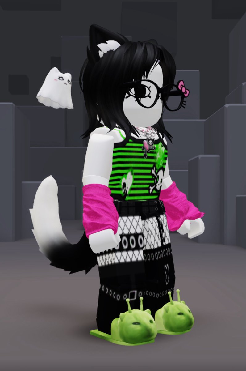drowsypaw's tweet photo. new cringe roblox avatar https://t.co/iQ7o7IilIm