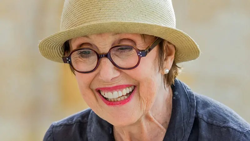 Remembering the wonderful English actress and dancer Una Stubbs who died on this day in 2021. She was 84. #UnaStubbs #Sherlock #SummerHoliday #TillDeathUsToPart #InSicknessAndInHealth #WorzelGummidge #TheWorstWitch #WonderfulLife #FawltyTowers #GiveUsAClue #ThreeHatsForLisa
