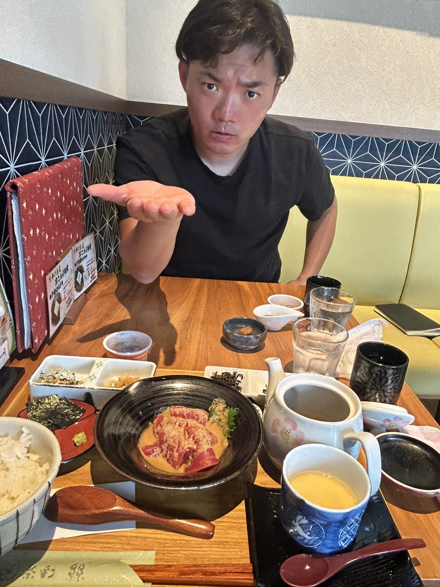 wata_815's tweet photo. 本日は監督と合トレ後に昼食をご馳走していただきました！

苦しいこと、辛いことを共に耐え抜き、幸せも分かち合う。

唯一無二の監督の素晴らしさを改めて感じました！

またお願いします🔥 https://t.co/k10ADkEBnT