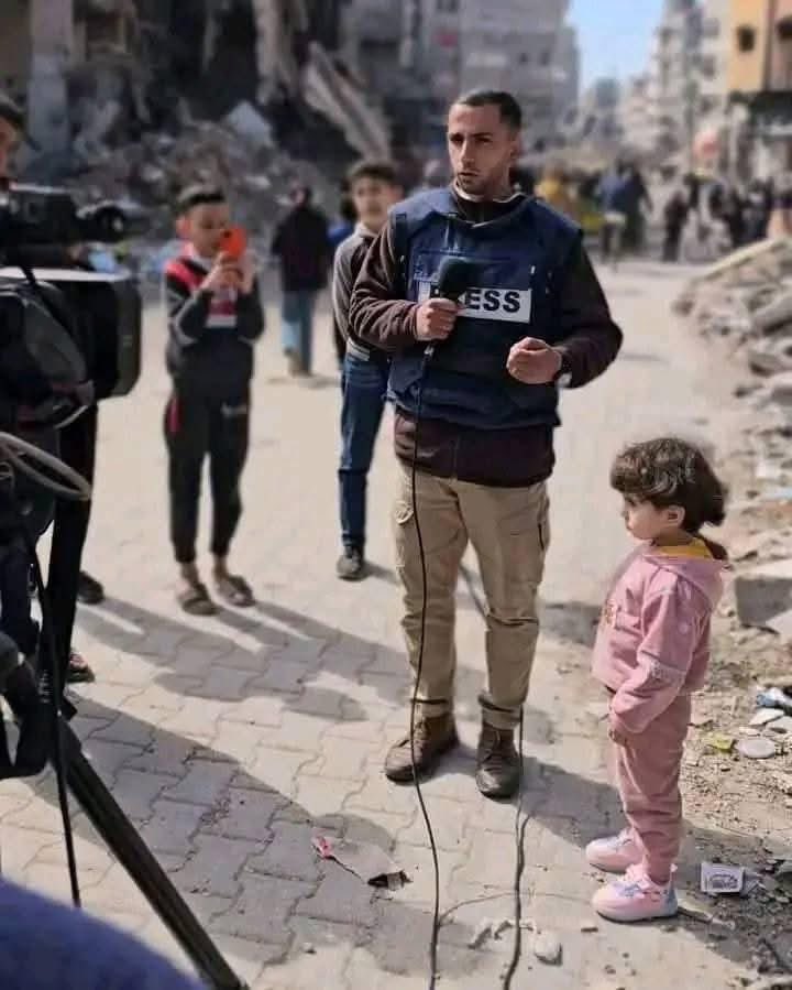 صباح الخير يا حبيب، وحبيب شام..  
صباحك اليوم ليس كسائر صباحاتك، فاليوم لم تصحُ على نداء الجوع، ولا على صرخات البيوت المنهارة، ولا على طنين الطائرات.  

هو أول صباح لك بلا كاميرا، بلا عجلة الخبر، بلا شهقة الألم على قائمة شهداء تتزايد.  
أول صباح منذ عامين، دون قلقٍ على من نجا ومن