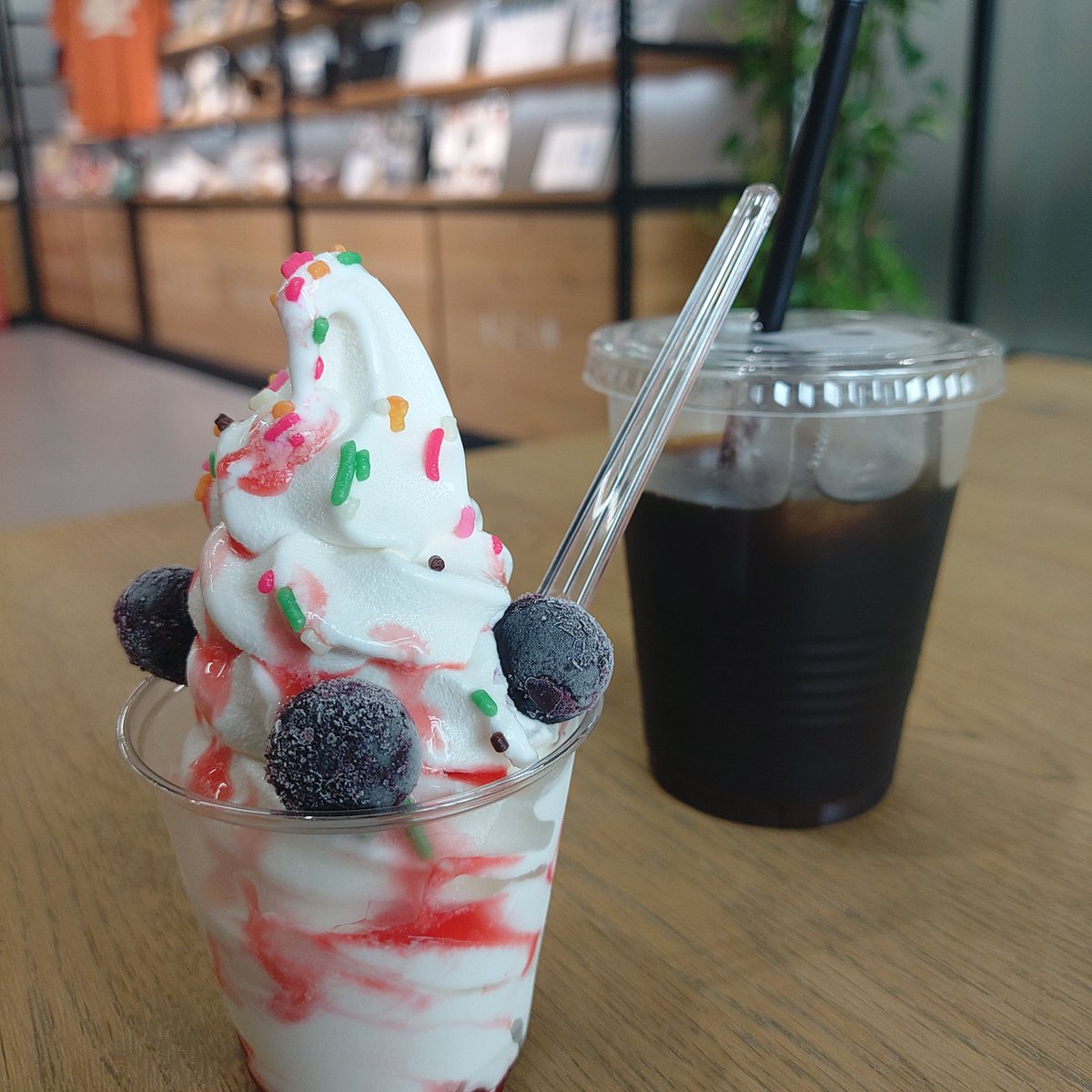 33bluesky33's tweet photo. 小休止
鮭革とか鮭醤とか名刺入れとか興味深々
安いし涼しいしWiFiトイレあるしいいね
美味しかった😋

#AZLM #コネクテッドカフェ #盛岡 https://t.co/W9xTIRZRI1