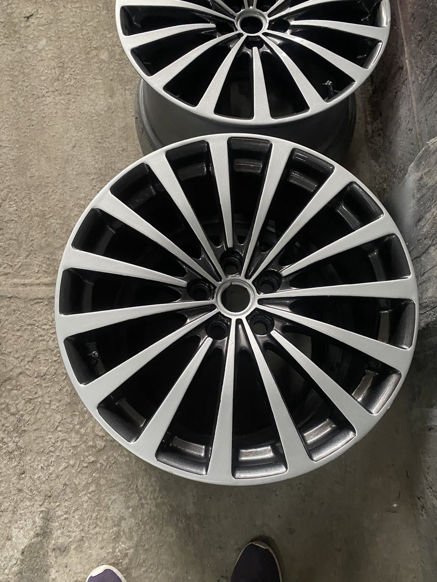FPSAutoNrb's tweet image. Land Rover rims restored in 2 tonne dark grey and silver
