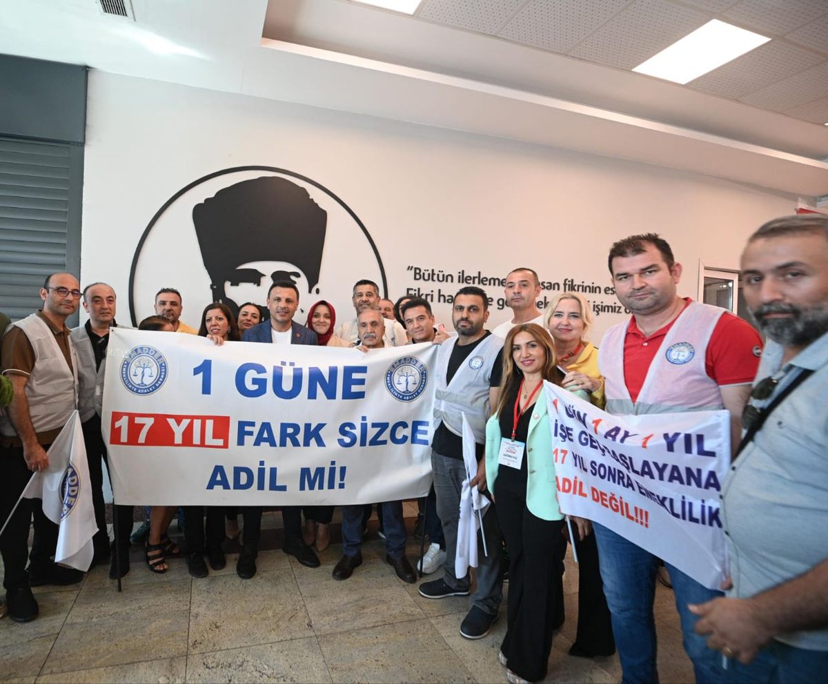 EmadDernegi's tweet photo. 📢 BAHÇELİEVLER’DE EMEKLİ VE EMEKÇİNİN SESİ ORTAK BASIN AÇIKLAMASINDA YERİMİZİ ALDIK!

Bir ömür çalışıp, alın terimizi bu ülkenin geleceğine akıttık.
Ama bugün, 1 güne 17 yıl fark yaratan adaletsiz sistem yüzünden hak ettiğimiz emeklilik bizden çalınıyor.

Emeğimizin, yıllarımızın ve yarınlarımızın gasp edilmesine sessiz kalmayacağız!
Adil, eşit ve insan onuruna yakışır bir emeklilik hakkı için her platformda sözümüzü söylemeye, mücadelemizi büyütmeye devam edeceğiz.

Biz buradayız!
Haklarımızı alana kadar da buradayız!

🙏 Katılım gösteren tüm basın mensuplarına, milletvekillerimize, il başkanlarımıza, derneklerimize ve sendika federasyonlarımıza emekleri, destekleri ve dayanışmaları için teşekkür ederiz.

@AylinNazliaka 
@SinanKrcOzturk
@ozgurcelikchp
@DeryaAlun
@AysegulOzOv
@haticeselli 
@feyza_ae
@em_memis
@avdanisakpolat
@CHP_istanbulil
@herkesicinCHP
@EmadDernegi 
#KalıcıÇözümKademe