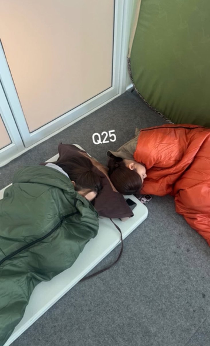 Q25 🐣🐱

#PlayerYuriSeries
#HeartPopStudio