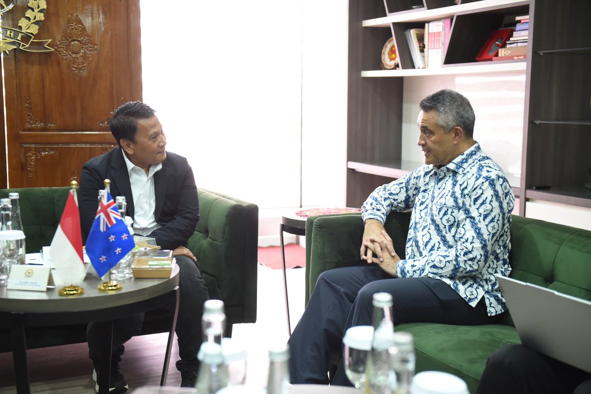 Mardani Ali Sera (@mardanialisera) on Twitter photo Kemarin <a href="/bksapdpr/">BKSAP DPR RI</a> menerima kunjungan Duta Besar Selandia Baru, (H.E) Philip Nathan Taula. Kami ingin membangun hubungan bilateral yang lebih kuat dan mengajak Selandia Baru bersama Indonesia untuk mendorong kerja sama yang lebih produktif di kawasan Pasifik. Berbagai isu global Kemarin <a href="/bksapdpr/">BKSAP DPR RI</a> menerima kunjungan Duta Besar Selandia Baru, (H.E) Philip Nathan Taula. Kami ingin membangun hubungan bilateral yang lebih kuat dan mengajak Selandia Baru bersama Indonesia untuk mendorong kerja sama yang lebih produktif di kawasan Pasifik. Berbagai isu global
