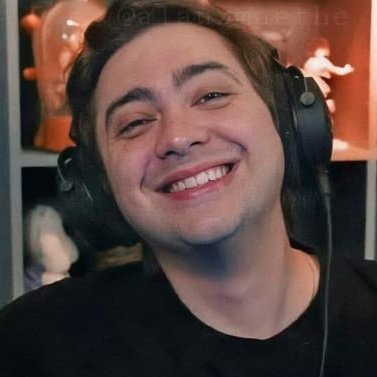 74ygfh78's tweet image. anime                                                 real life