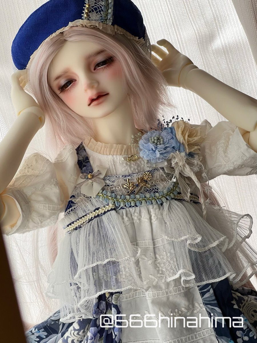 パールなメイクとピンクのウィッグがちょー可愛い💙ドレスのデザインも胸元だけでもこんなに素敵…(語彙力)