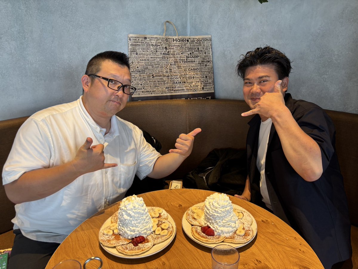 hideさんとベトナムからのパンケーキ
からの電動チャリ購入www
最強に充実した日になりました😊
<a href="/SkhicM/">写真家hide</a>