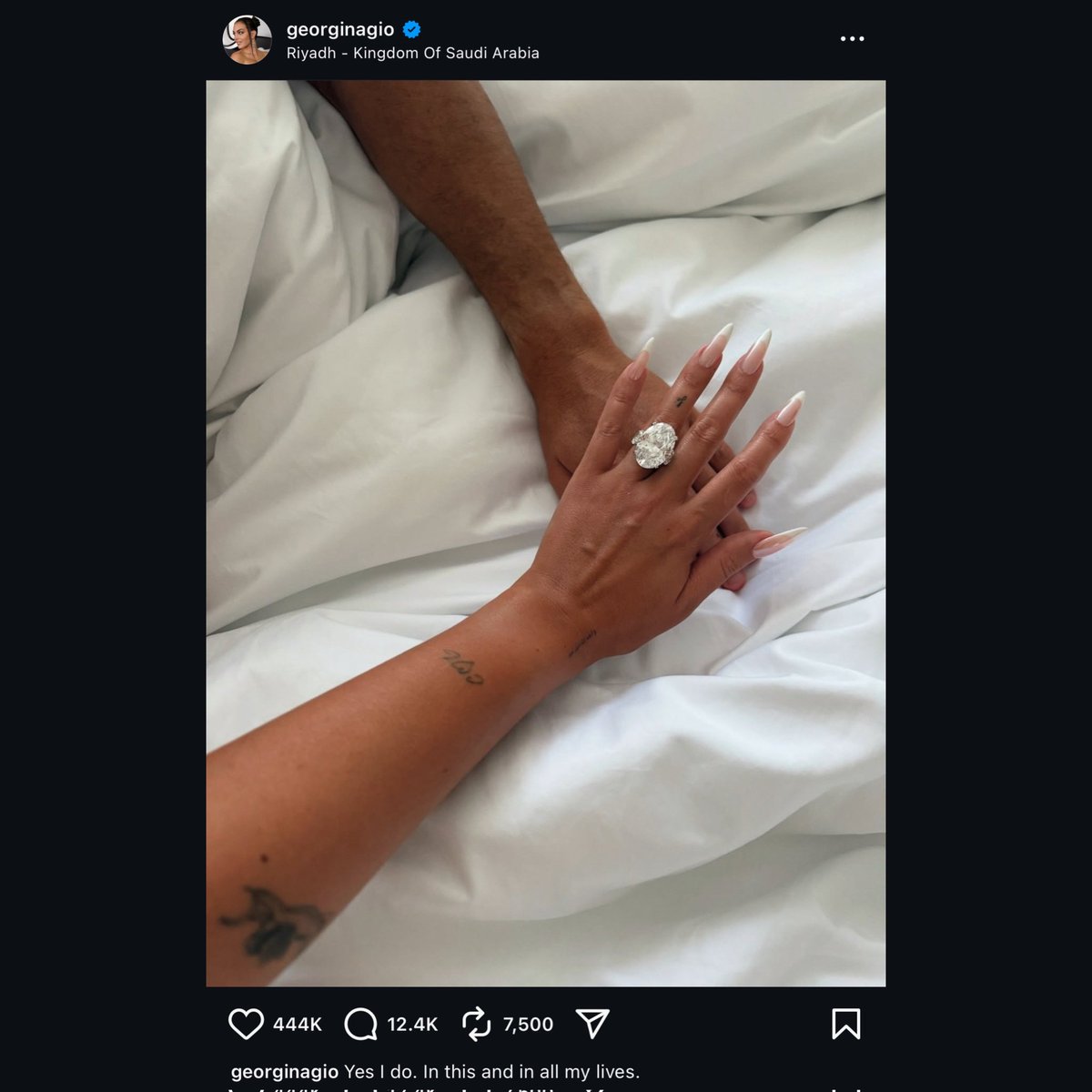 MableG41499's tweet photo. Cristiano Ronaldo has proposed to his longtime girlfriend, Georgina Rodríguez, and they...
Get news link - https://t.co/QoX3KPKp4J 
Live more news link -https://t.co/IxkBOGiNBN
#CristianoRonaldo #georginarodriguez #ronaldoengaged #ronaldo #Georgina #Engaged #Football #portuguese https://t.co/8JJjtDwOx4