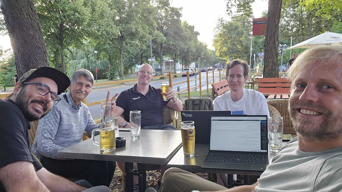 wp_potsdam's tweet image. #WordPress #Meetup #Potsdam - #SummerEdition 2025 im Biergarten am Griebnitz! #DontCodeJustTalk hat fast geklappt 😉