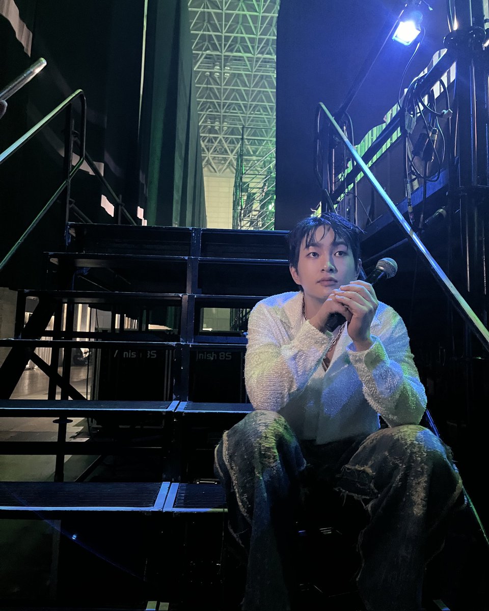 Imjjinggu0525's tweet photo. 백스테이지 진기 사진 너무 조아🩵 https://t.co/g0aEKUzJkw
