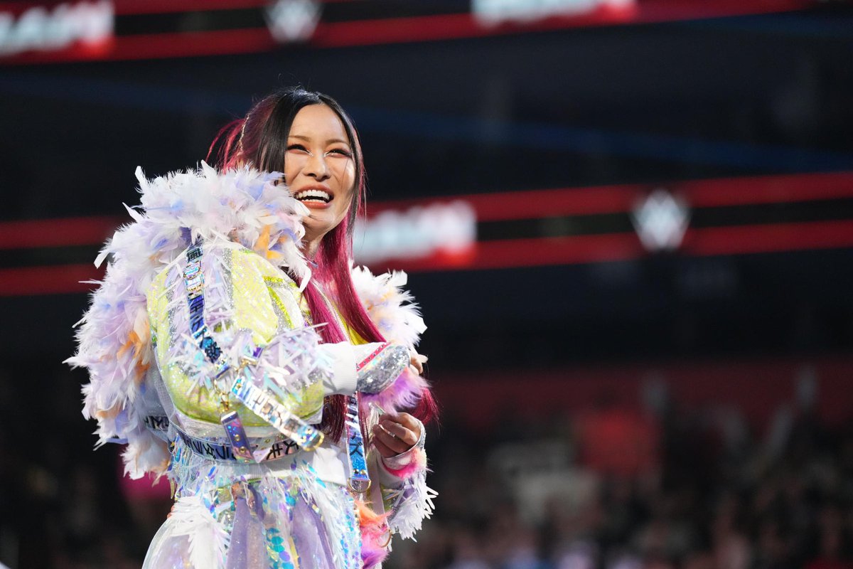 Iyo_SkyWWE's tweet image. Je t'aime, Québec!! … it’s been a rough day, BUT I’ll soon be back!!

#WWERaw