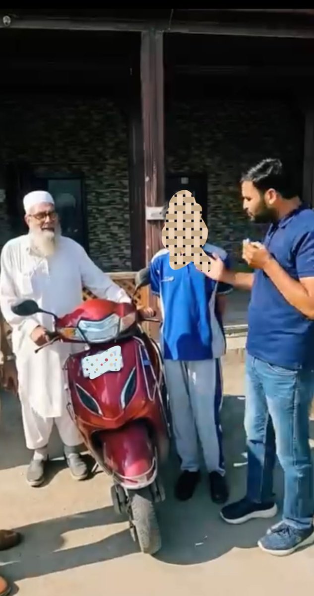 mohsinzshah's tweet image. Sharing a video revealing a juvenile’s identity caught for a traffic violation is a clear violation of Section 74 of the Juvenile Justice Act, 2015. Media &amp;amp; citizens must protect children’s privacy—no exceptions. Let’s uphold the law and safeguard children&apos;s rights.