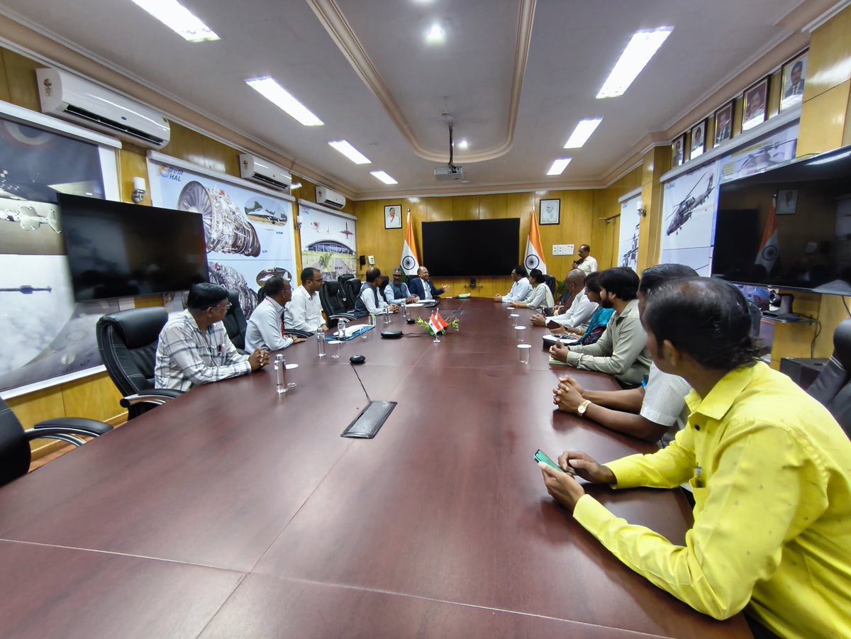 khpt4change's tweet photo. In Maharashtra’s Nasik district, CSR support for TB elimination grows stronger. With KHPT and district NTEP team efforts, HAL joins as a Ni-kshay Mitra, pledging 6 months of nutrition support for 400 persons with TB.
#TBMuktBharat #NikshayMitra #KHPT4Change #IMPACTIndia https://t.co/6Y4TXIGmVT