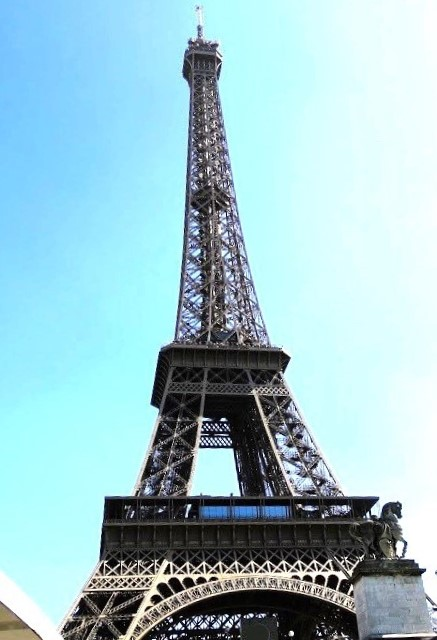 Paris_all_about's tweet image. Did you know the Eiffel Tower gets taller in summer and can grow about 15 to 17 centimeters. Paris&apos; biggest diva puts on heels when it’s hot. Science calls it “thermal expansion.” I call it haute architecture.

#EiffelTower #Paris  #takeonthetower #FunFact #ScienceIsHot