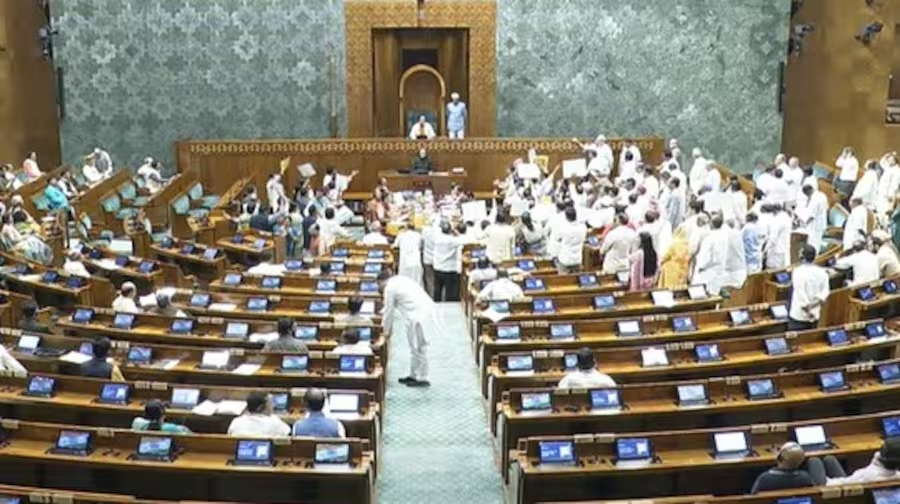 aajtak's tweet photo. Parliament Monsoon Session Live: संसद में बिहार SIR पर जोरदार हंगामा, लोकसभा की कार्यवाही 12 और राज्यसभा 2 बजे तक स्थगित
#Parliament #Monsoonession
Live : https://t.co/EGIvbY8r5F https://t.co/ilNYu0Z7pJ