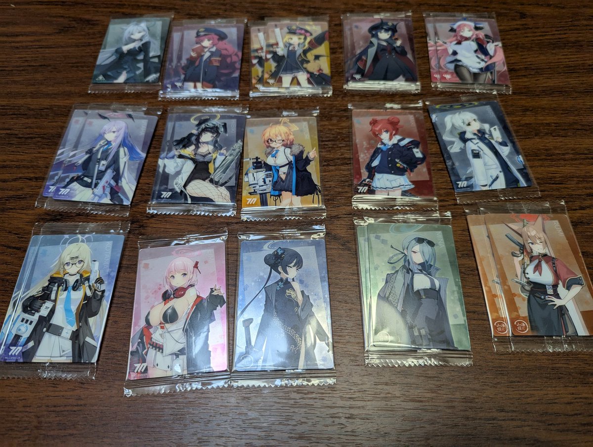 44_51005's tweet photo. 【交換】ブルーアーカイブ ブルアカ ウエハース  1弾 2弾 3弾 4弾
求 画像1枚目の丸付きカード
アル、ユウカ
譲 画像2～4のカード
１対複数での交換も可能です！ https://t.co/g1e7EglUiM