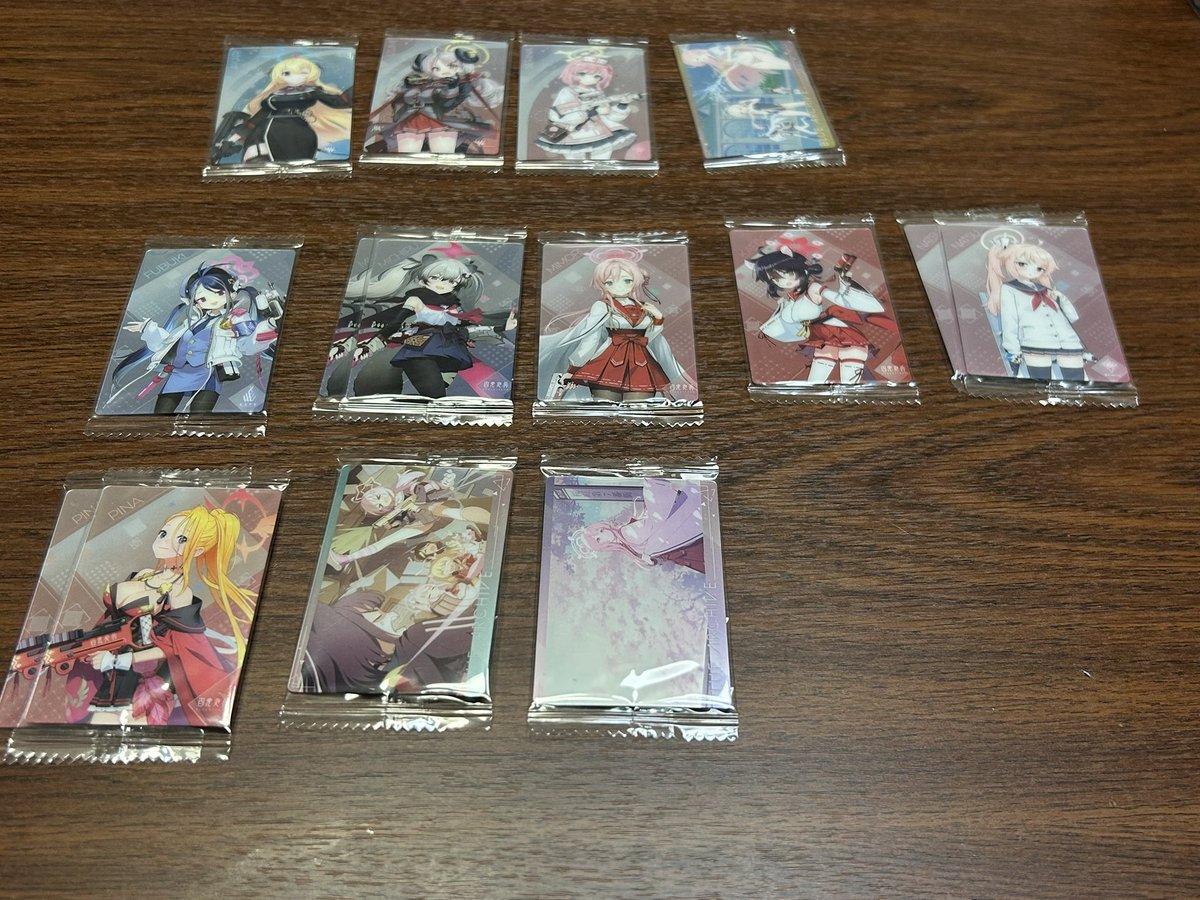 44_51005's tweet photo. 【交換】ブルーアーカイブ ブルアカ ウエハース  1弾 2弾 3弾 4弾
求 画像1枚目の丸付きカード
アル、ユウカ
譲 画像2～4のカード
１対複数での交換も可能です！ https://t.co/g1e7EglUiM