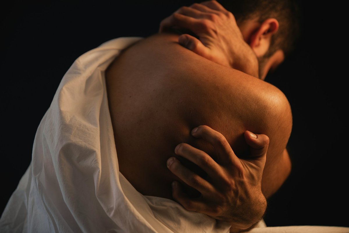 #Pain, whether emotional or physical, is our body and mind’s way of telling us something important. Ignoring it won’t make it go away. In fact, it often comes back even stronger until we meet it. 
#Healing #EmotionalGrowth #Mindfulness