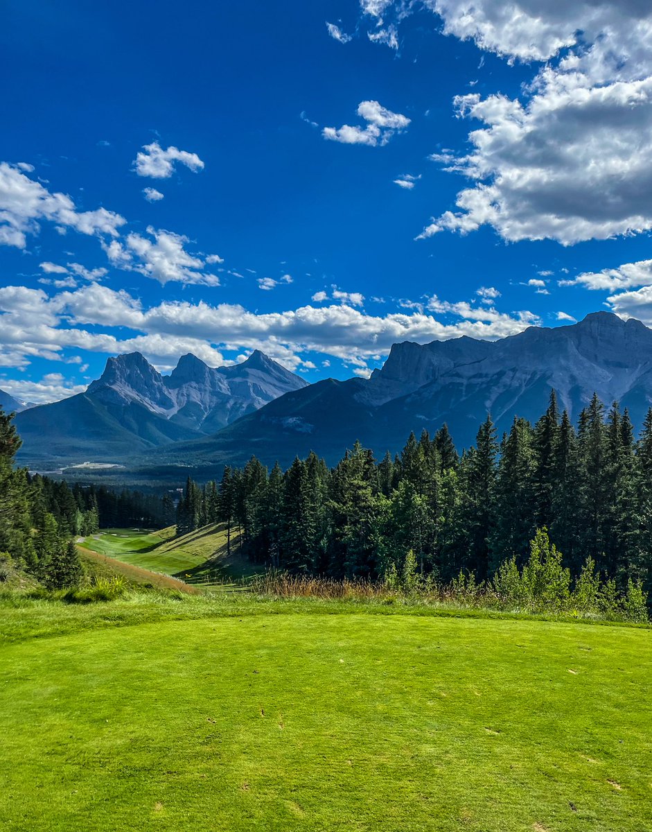 Just lucky I guess. What a beauty day, golfing at <a href="/SilvertipResort/">Silvertip Resort</a> with <a href="/clahanna/">Claire Hanna</a> , <a href="/tvnatasha/">Natasha Staniszewski</a> and Krista K . Amazing views all day long. Thanks to the great people at Silvertip for a memorable day in the mountains. ⛰️⛳️🇨🇦#silvertipgolf <a href="/GolfCanada/">Golf Canada</a>