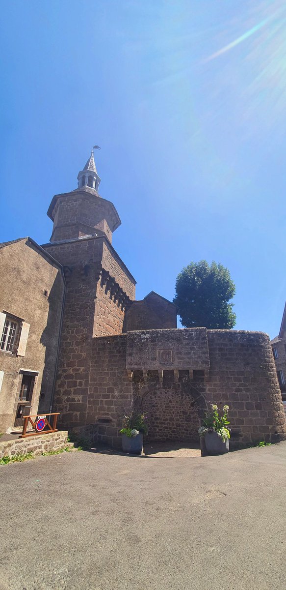 twistertiti27's tweet photo. Bonjour Bonjour 👋
Toujours en Auvergne.
Une région magnifique.
Quoi de mieux que d'être drivé par des locaux qui connaissent les beaux endroits et les bonnes étapes culinaires 😍😋
#LacPavin
#Besse
#SuperBesse https://t.co/iDfogM1Wa2