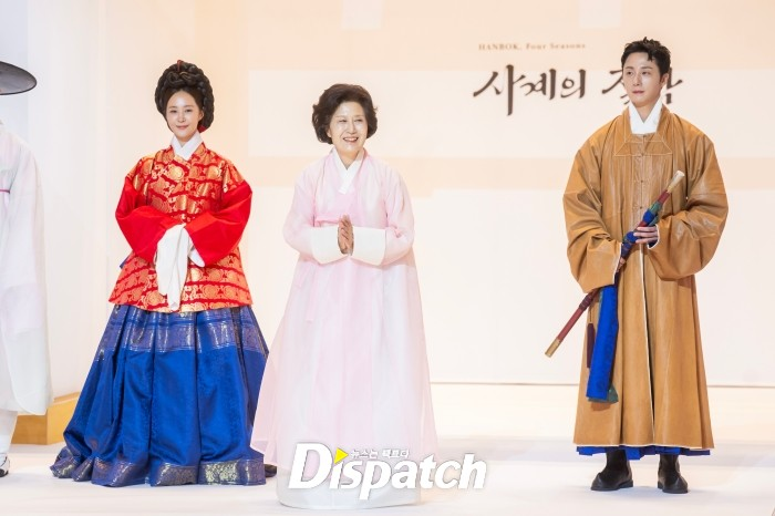 hyoyulseo_soshi's tweet photo. History of the Hanbok which Kwon Yuri wore as explained by Jung Il Woo's mom https://t.co/Mla8TYuzyz