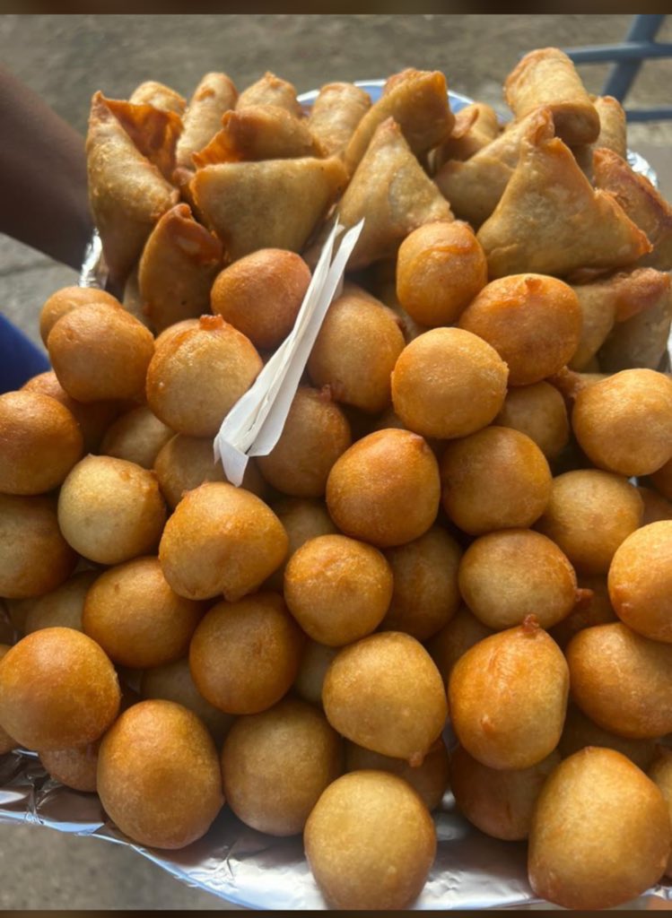 Jumskitchen's tweet image. Parents, pals, planners, guests  

Everyone loves Jumskitchen.😘😘😘
#smallchopsinakure #bestsmallchopsinakure  #smallchops