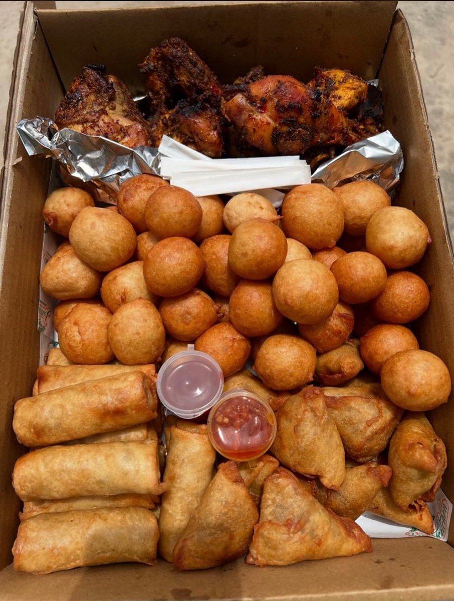 Jumskitchen's tweet image. Parents, pals, planners, guests  

Everyone loves Jumskitchen.😘😘😘
#smallchopsinakure #bestsmallchopsinakure  #smallchops