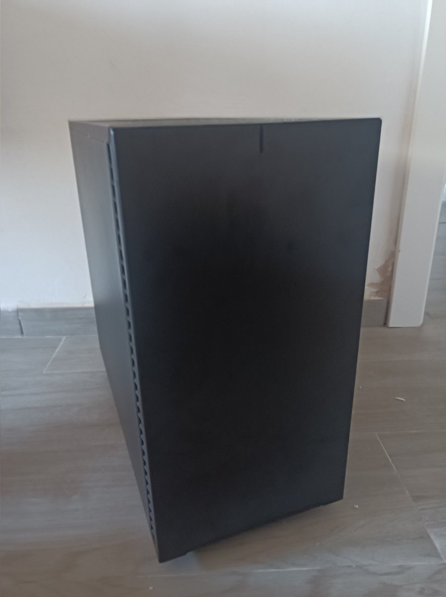 altsys8's tweet image. Pedazo de caja guapa le he comprado a @wisepds para montarme un truenas. Totalmente impecable y con extras, y encima con un rato de charla aconsejándome ventiladores para otro proyecto. De diez este hombre