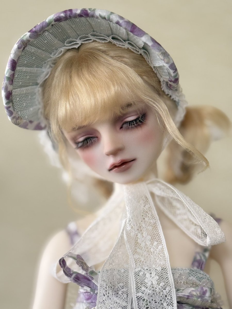 来月、「Think of Me」特別バージョンをオークションに出品予定です🎗️
装飾を一部変更し、お洋服とお揃いのハーフボンネットをお付けいたします。
心を込めてご用意した特別な一着、どうぞ楽しみにお待ちいただければ幸いです🕊️