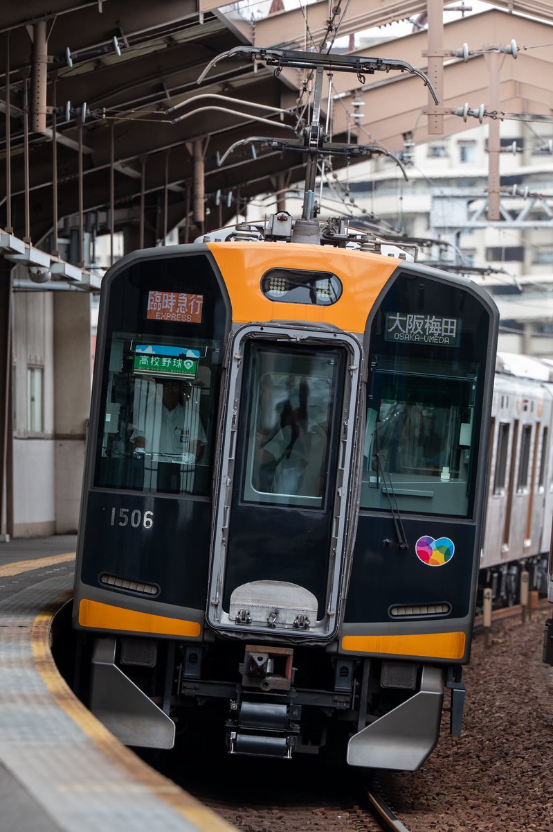 HS_8231's tweet photo. 8/12
1605F+1608F+1606F
甲子園試合終了後の臨時列車にブツ6が登板。
それも昼間では貴重な臨時急行という https://t.co/atQJdstffG