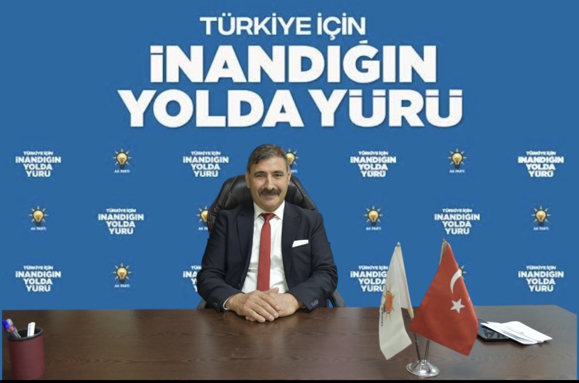 Kapılarımızın kıymetli Hemşerilerimize Daima Açık Olduğu İlçe Başkanlığımızdaki Bugünkü Nöbetçimiz İlçe Başkan Yardımcımız Sn.Adem KOÇ 'dır. 
 🖊 Görüş ve Önerileriniz için Ziyaret Edebilir veya İletişim Numaramız 
📞0282 726 08 59 dan Arayabilirsiniz.