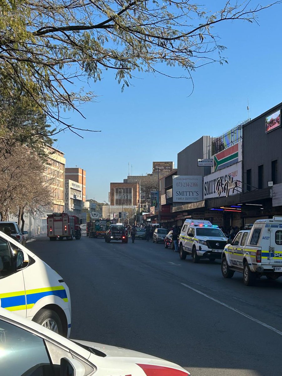 EversonLuhanga's tweet image. JUST IN: Protesters in Germiston CBD have set alight the Home Affairs building during violent clashes over evictions this morning, Tuesday 12/08). Streets including President, Queen and Jack are closed. Residents are demanding to occupy Pharoe Park flats without paying rent.…