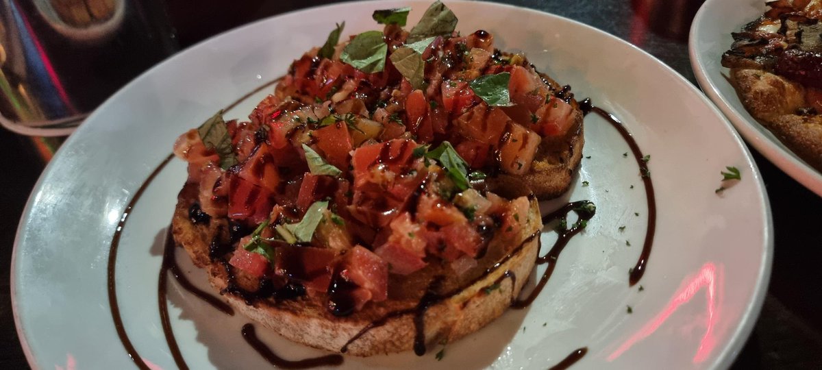 outtolunchpan's tweet photo. had an amazing bruschetta @ Costa D'oro Restaurant &amp; Bar. The staff were so friendly and amazing and the food was top tier. I really did not want to leave. https://t.co/zJBmNUV1tn