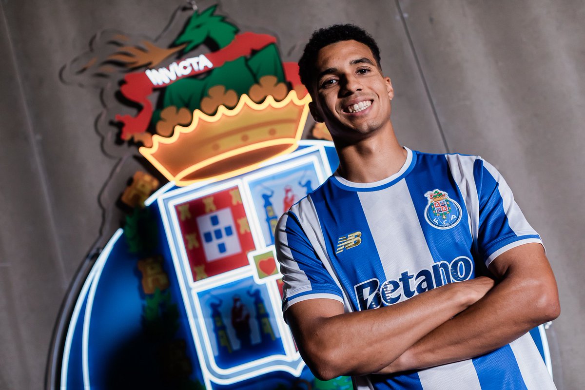 Me parece un tío que marcará una época que marcará un antes y un después en O Dragao.😍